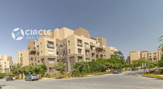 شقة ١٤٠م بتشطيب كامل بموقع مميز للإيجار في كمبوند فيليدج جيت التجمع الخامس Village Gate New Cairo Fifth Settlement بالقرب من AUC و Point 90 Mall