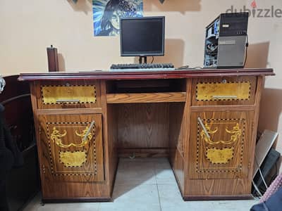 مكتب خشبي عمولة