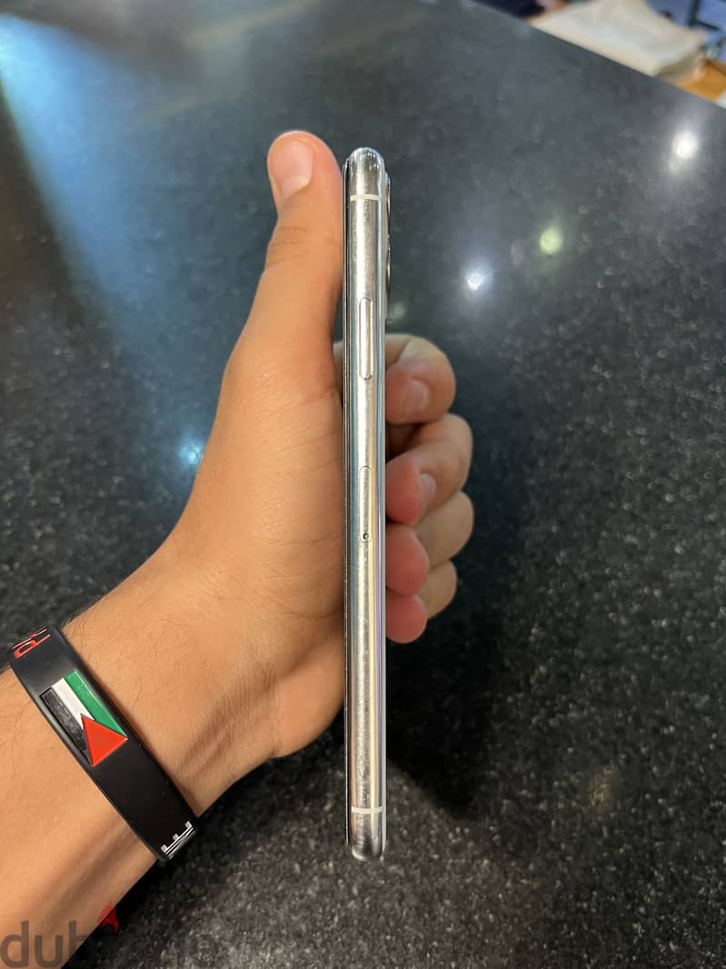 Apple - iPhone 11 Pro Max 3