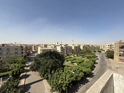 للبيع عقار كامل في الحي الأول – العبور