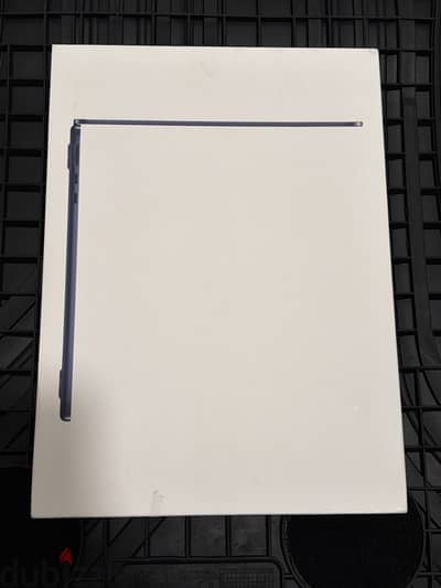 Apple MacBook Air M4 / Battery 100% / Ara keyboard/ inside warranty