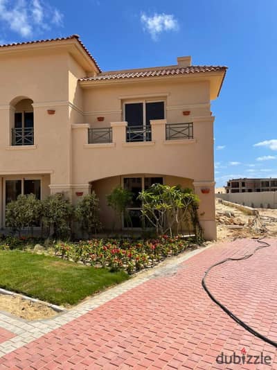 شاليه دور ارضي علي البحر متشطب في Lavista Bay الساحل الشمالي