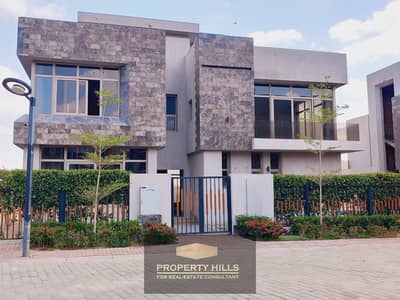 Receive and inspect a townhouse for sale with a view of the Pyramids at a special price in Sun Capital Compound