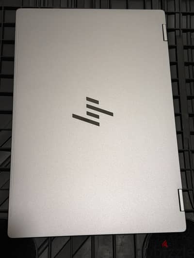 HP OmniBook X FILP Copilot+ PC 16 inch 2K / 16g ram / 512 ssd