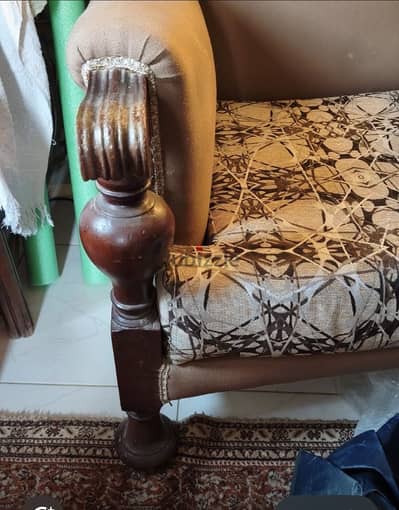 انترية مكون من كنبة واتنين فوتيه