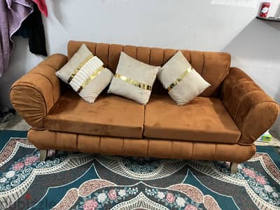 كنبة بنية