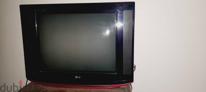 تليفزيون l. G  ٢٩ بوصه حجمه كبير ultra slim حاله ممتازة محتاج بانل للصو
