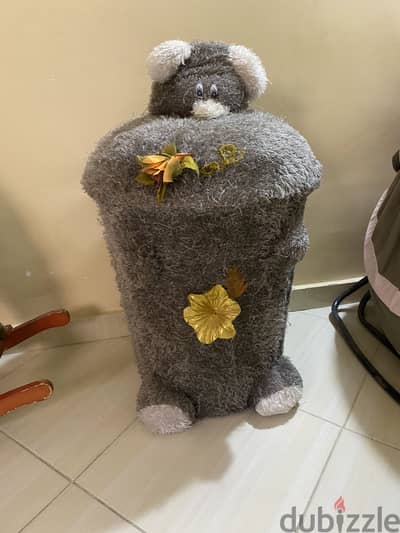 باسكت غسيل بلاستيك بغطاء