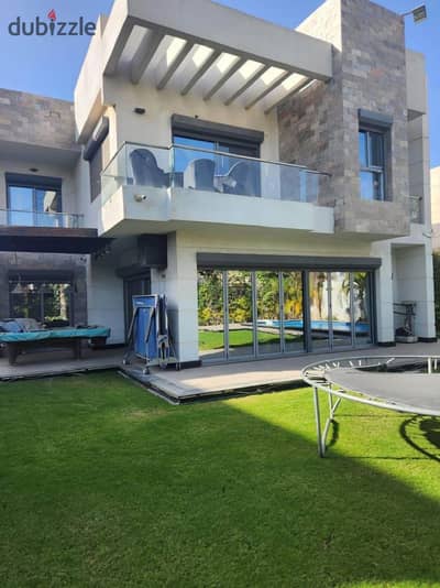 Receive a villa immediately at a bargain price next to Palm Hills and Swan Lake in the heart of October