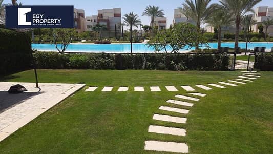 فيلا تطل علي اللاجون للبيع في مراسي الساحل الشمالي مفروشة بالكامل
