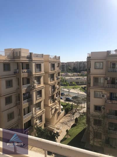 فرصه بسعر تجاري شقه 89م بجوار الثاوث بارك والحركه