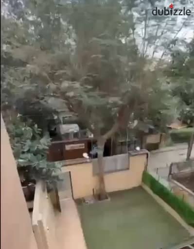 فيلا مستقله للبيع مصر الجديده م الارض 250 م 3 أدوار كل دور 150 م 8 غرف 4 حمامات