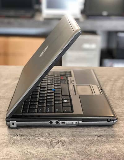 لاب توب ديل DeLL زيرو استيراد الخارج فرز اول بشاحن الأصلي . . .