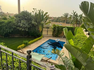 فيلا مستقلة مفروشة 7 نوم للبيع في قطامية ديونز – 1500 متر، حمام سباحة بالتسخين وأسانسير