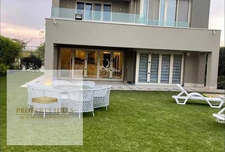 هبيع الفيلا للضرورة استلام فوري جاهزة للمعاينة اي وقت في أكتوبر جانب مستشفى مجدي يعقوب