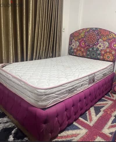 سرير بالمرتبة