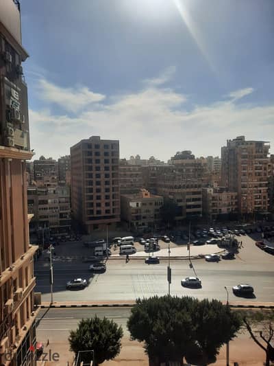 للبيع شقة بسعر مميز جدا تفرعات شارع الثورة قريب من تيفولي هليوبوليس وشارع الحرية مصر الجديدة
