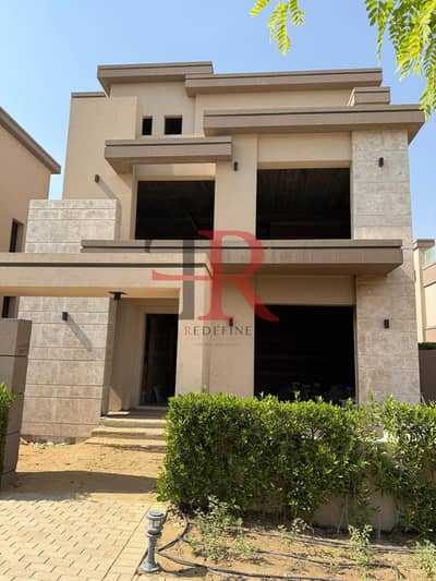 فيلا للبيع بإطلالة على الحديقة في لا فيستا سيتي العاصمة الإدارية الجديدة