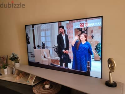 LG TV . SMART . RECEVER BUILT IN.  55