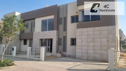 فاميلى هاوس للبيع بأقل من سعر السوق، مساحته ٢٠٢ م استلام فورى فيو لاند سكيب في موقع متميز في بالم هيلز، القاهرة الجديدة.