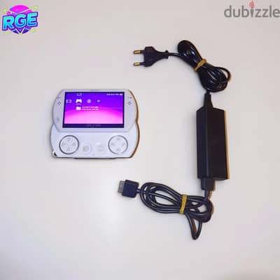 جهاز PSP Go لون ابيض بحالة ممتازة (اقرا الوصف)