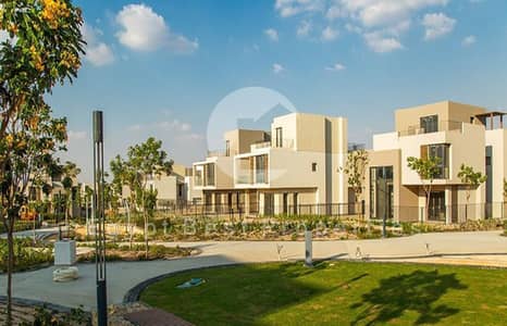 شقه 3 غرف مميزه  للبيع في القاهره الجديده  استلام سنه  متشطبه بالكامل - مقدم 5%