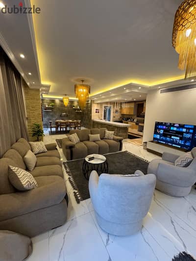 Furnished Duplex with Private Garden for Rent in Westown Beverly Hills Daily, Monthly Yearly