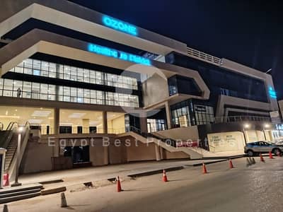 عيادة للبيع في موقع مميز بالقاهرة الجديدة، متشطبة بالكامل ومجهزة بالتكييفات، بمقدم 25% فقط.