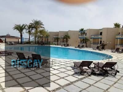 شقة للبيع في العين السخنة في أميغو 3 أثينا، بإطلالة مميزة على المسبح، وموقع متميز بالقرب من الخدمات، فرصة استثمارية  رائعة.
