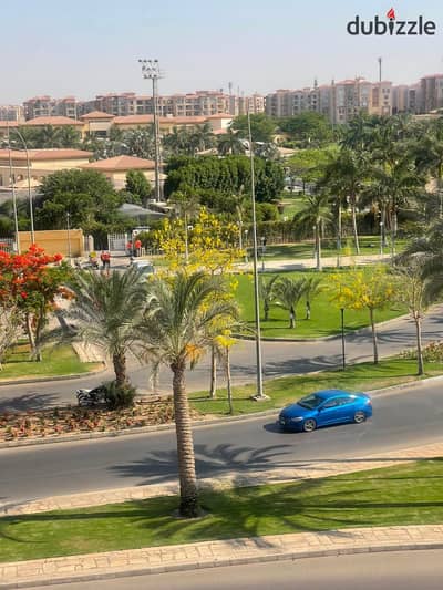 320 متر للايجار اكبر نماذج مدينتي فيو مفتوح بجوار النادي والخدمات مباشرة B2
