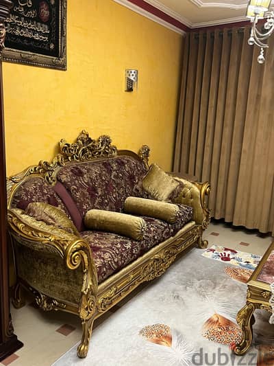 صالون للبيع