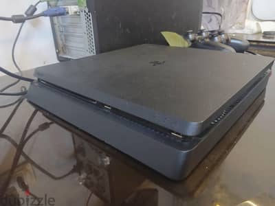 play station 4 slim استيراد خارج حاله تشبه الجديد