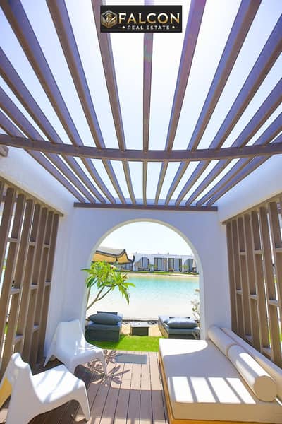 شاليه للبيع سى فيو (fully finished with (Acs & kitchen باقل سعر فى السوق فى هاسيندا راس الحكمه hacienda raselhekma