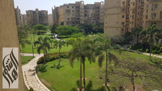شقة مفروشة 91م للإيجار في مدينتي B6، بحري صريح، فرش وأجهزة جديدة، فيو جاردن وقريبة من الخدمات.