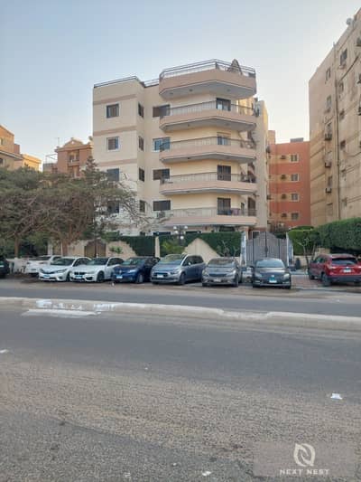 شقة مميزة جداً بمساحة 330 متر مربع للبيع في مدينة السادس من أكتوبر - الحي الأولى، مباشرة على فاميلي مول