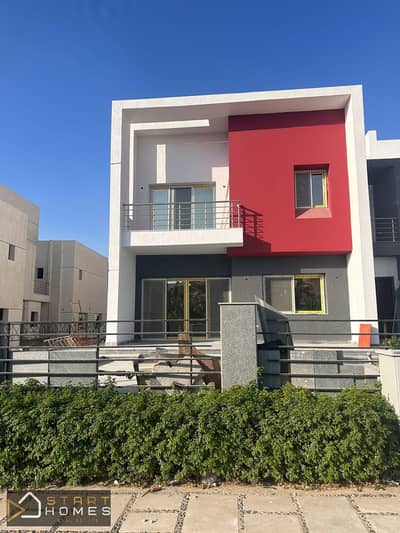 فيلا مودرن بمساحه ارض 296 متر 3 غرف منهم غرفه ماستر نموذج i للبيع في مدينتي بتشطيبات سوبر لوكس بالكامل قريبه من الخدمات