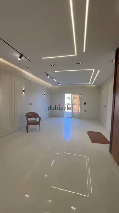 شقه للايجار بالمطبخ في الشيخ زايد الحي التامن