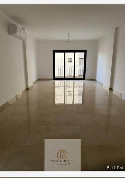 Apartment for rent in Fifth Square, Al Marasem, 3 rooms, air conditioning, at a special price