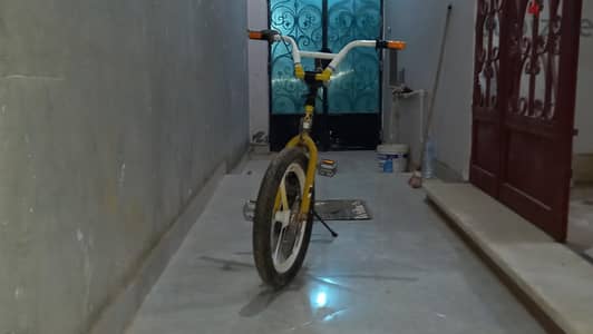 دراجة BMX مقاس 20 (موديل Leken) بحالة جيدة للبيع - تحتاج صيانة بسيطة