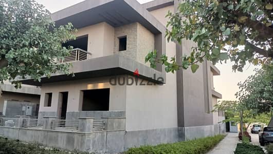 فيلا للبيع 630م مبانى موقع مميز نيو جيزة ايفورى هيل