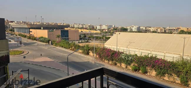 مش أي شقة في حي النادي تستحق إنك توقف عندها. . .