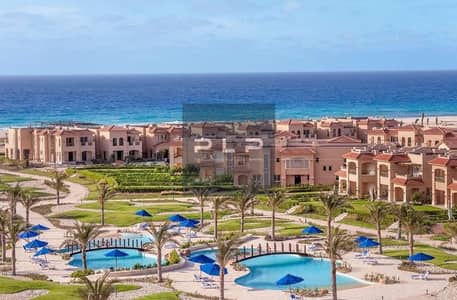 شاليه ريسيل ارضي للبيع استلام فوري متشطب بالفرش والتكيفات في لافيستا باي الساحل الشمالي رأس الحكمة بفيو مباشر علي حمام سباحة