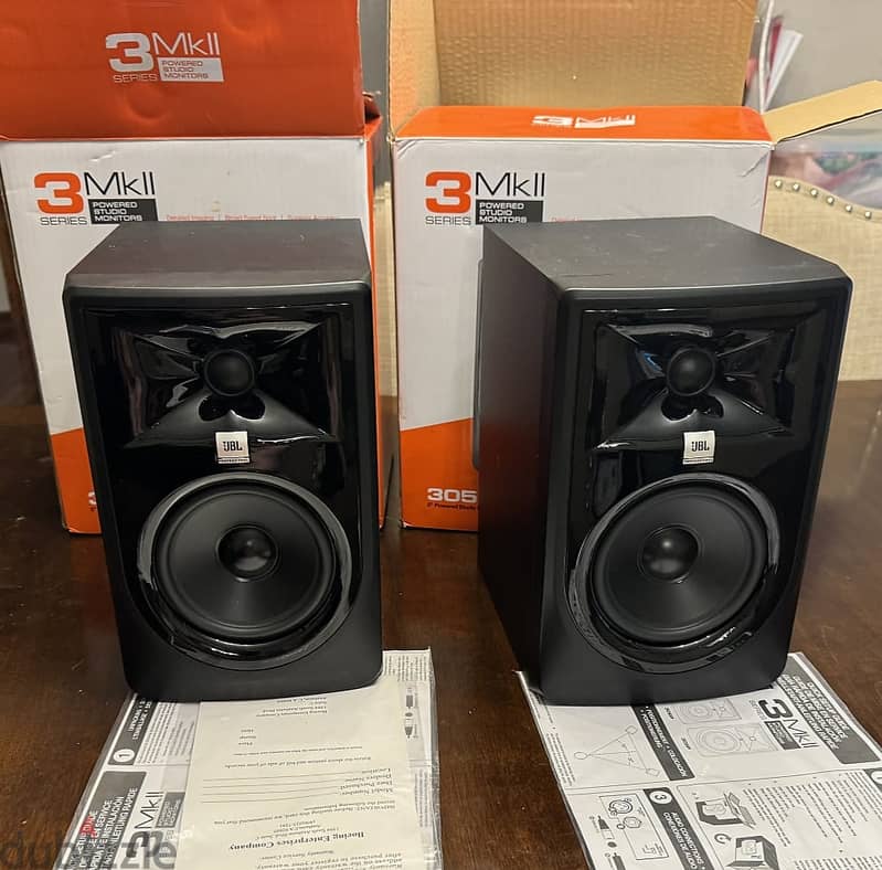 JBL LSR 305 2