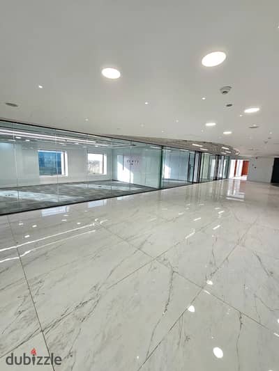 مقر إداري متفرد 600م تشطيب كامل للإيجار وسط اكبر الشركات في اقوى لوكيشن على التسعين ب Boomerang building التجمع الخامس