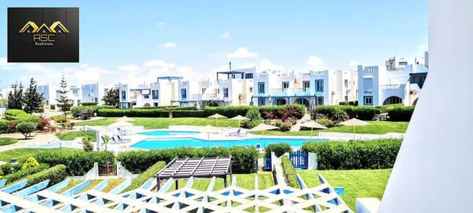شااليه كورنر 3 نوم للبيع في ماونتن فيو رأس الحكمة الساحل الشمالي - مرحلة ايفيا - فيو حمام سباحة - برايم لوكيشن - تشطيب سوبر لوكس - دور ثالث - كورنرررر