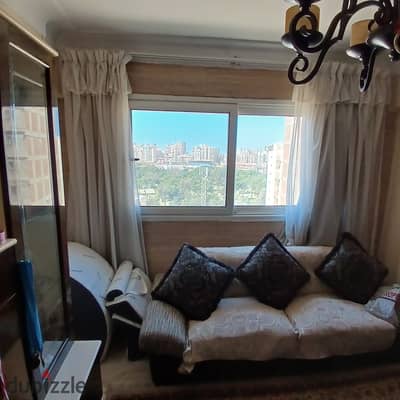شقه للايجار السكنى بدون الفرش 120 م سموحه شارع توت عنخ امون الرئيسى  / بموقع متميز