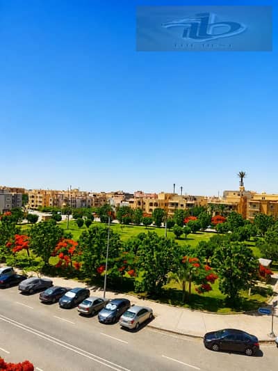 للبيع شقة مميزة بالنرجس فيلات  الموقع: فيو مباشر على جاردن كبير