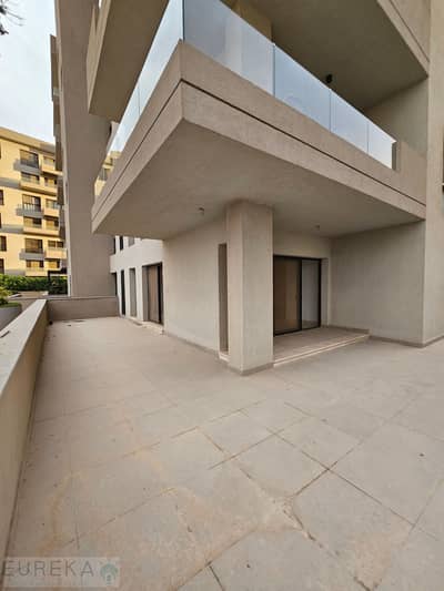 Appartment ground with garden corner prime location clubside phase