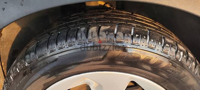 للبيع كاوتش جووديير بحالة ممتازةGoodyear 4x4 tires 215/60R17
