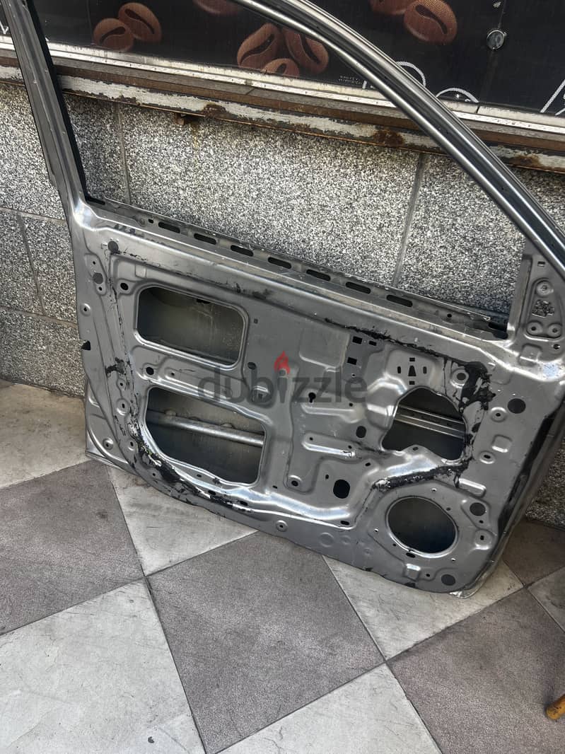 باب امامى يسار N17 3
